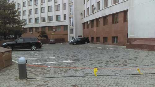 Барикада за 76 тис. грн.: івано-франківська міська влада відгородилась Барикада за 76 тис. грн.: івано-франківська міська влада відгородилась