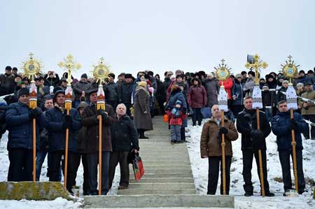 На річці Бистриця Надвірнянська в Івано-Франківську освятили воду На річці Бистриця Надвірнянська в Івано-Франківську освятили воду