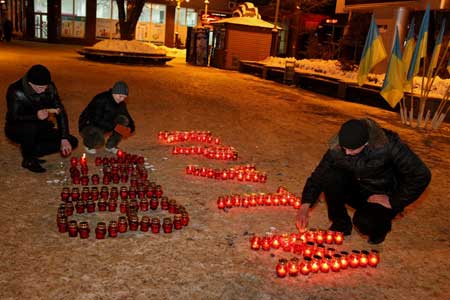 Франківські пластуни відзначили 94-річницю бою під Крутами фотографуванням з кулеметом Франківські пластуни відзначили 94-річницю бою під Крутами фотографуванням з кулеметом