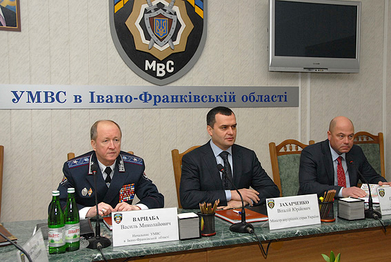 На Івано-Франківщині відкрито прозорий відділ ДАІ На Івано-Франківщині відкрито прозорий відділ ДАІ