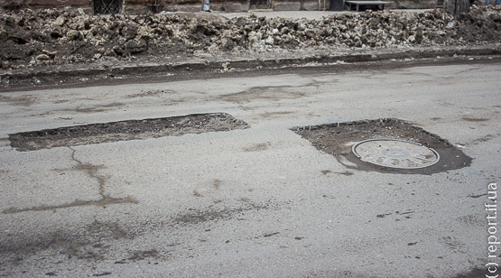 В Івано-Франківську розпочали ямковий ремонт