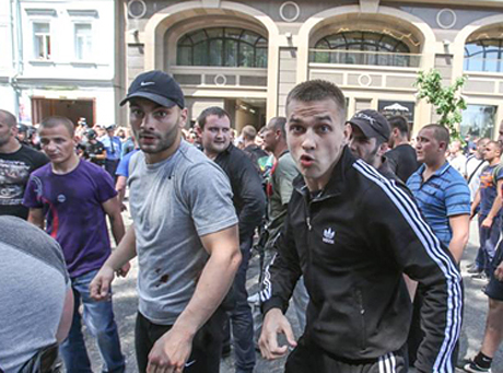 Цей же хлопець із товаришем. Фото Влада Соделя Цей же хлопець із товаришем. Фото Влада Соделя