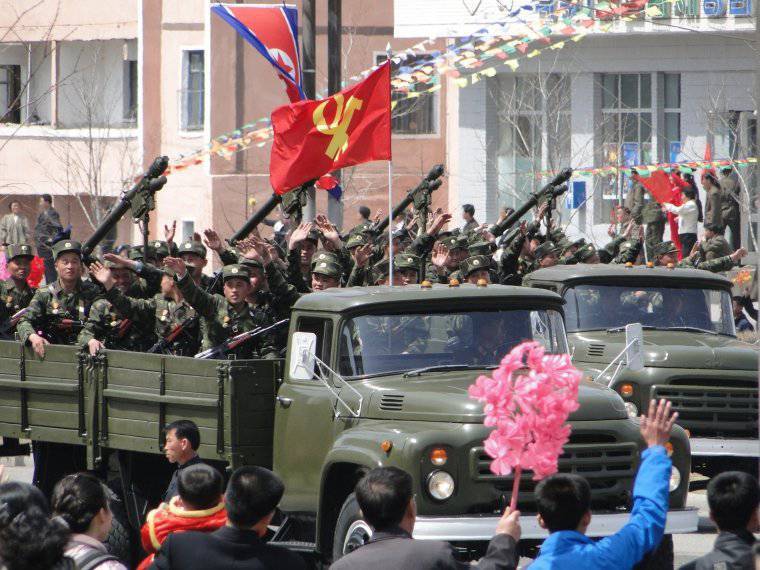 Военный парад в Пхеньяне