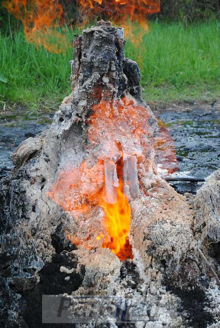 У селі Старуня горить вулкан