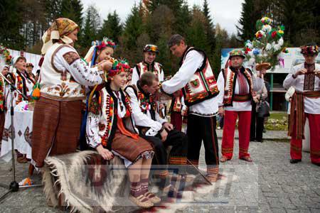 На "Буковелі" відгуляли українське весілля