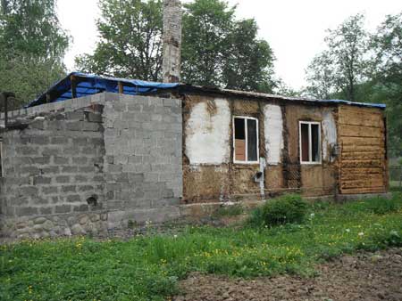 Івано-Франківський Карітас допоміг відремонтувати будинок після пожежі