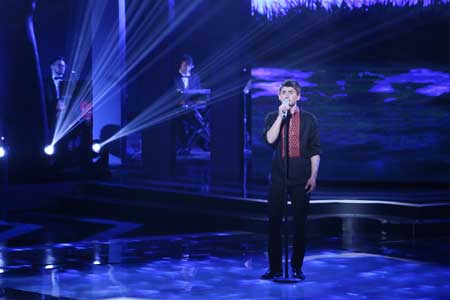 Учасника "Голосу країни" із Прикарпаття у рідному селі атакують запитаннями про Вакарчука