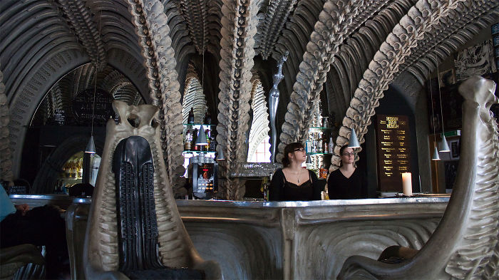amazing-restaurant-bar-interior-design-7