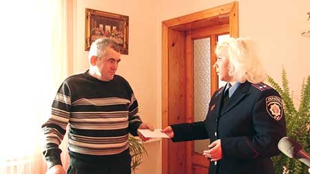Працівники СБУ Прикарпаття допомогли грошима сім'ям загиблих правоохоронців Працівники СБУ Прикарпаття допомогли грошима сім'ям загиблих правоохоронців