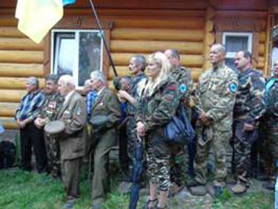 Прикарпатці провели в останню путь загиблого в АТО краянина Прикарпатці провели в останню путь загиблого в АТО краянина
