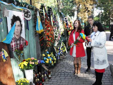У Прикарпатському університеті вшанували пам'ять Героя Небесної Сотні Романа Гурика
