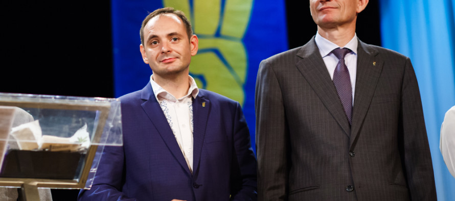 Правий сектор розкритикував рішення обласної і міської рад про надбавку до зарплат своїм головам