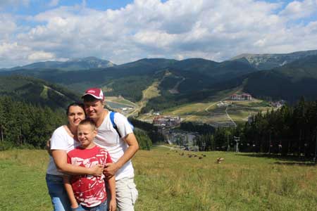 Родина з Луганська почала на Прикарпатті життя з чистого аркуша Родина з Луганська почала на Прикарпатті життя з чистого аркуша