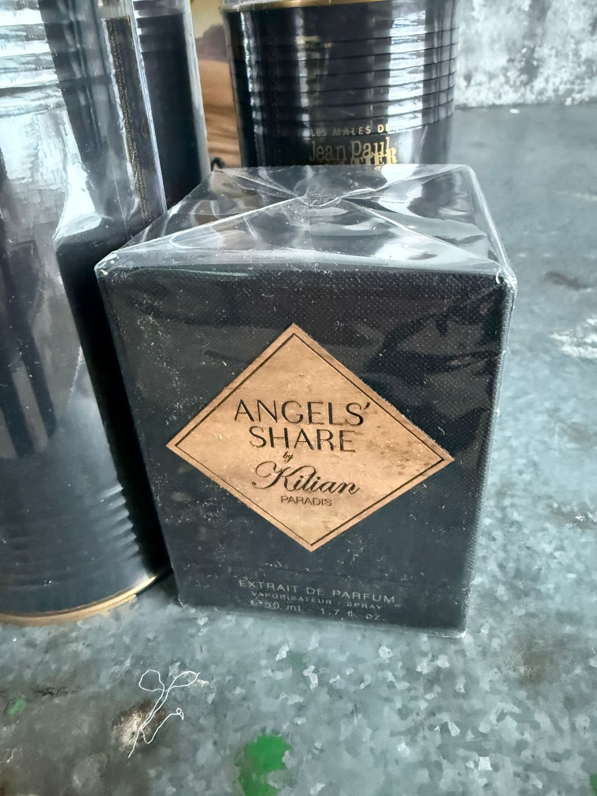 фото: незадекларовані парфуми