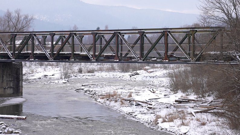 Аварійний міст у селі Новий Мізунь, який потребує реконструкції
