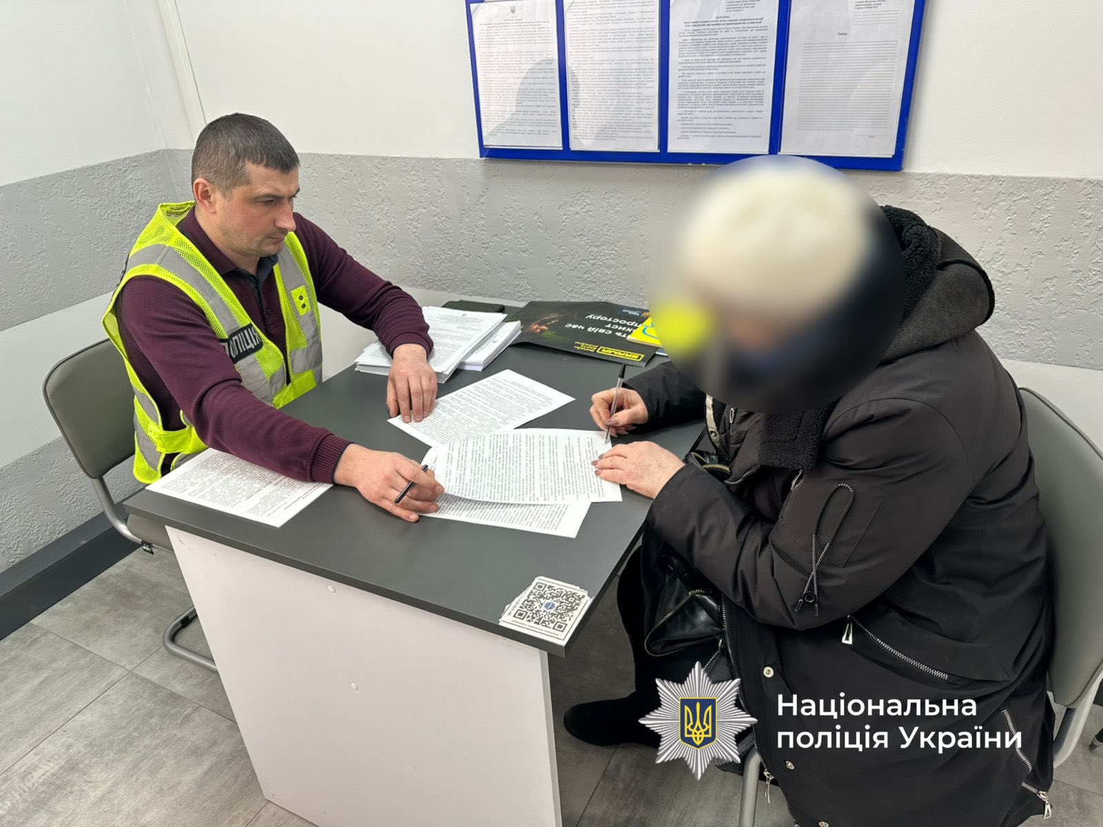 на фото: учасниця схеми привласнення коштів