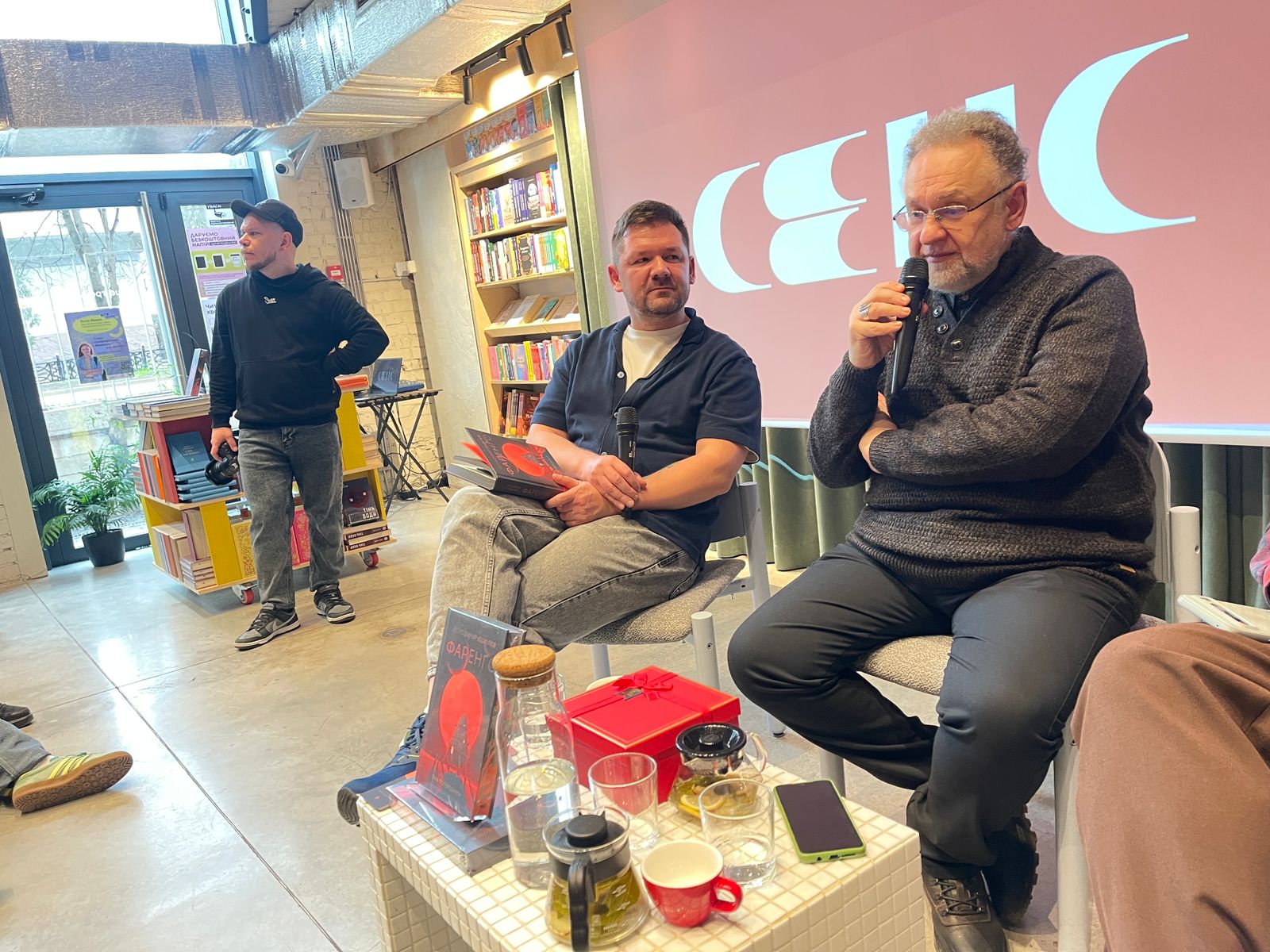 фото з місця презентації