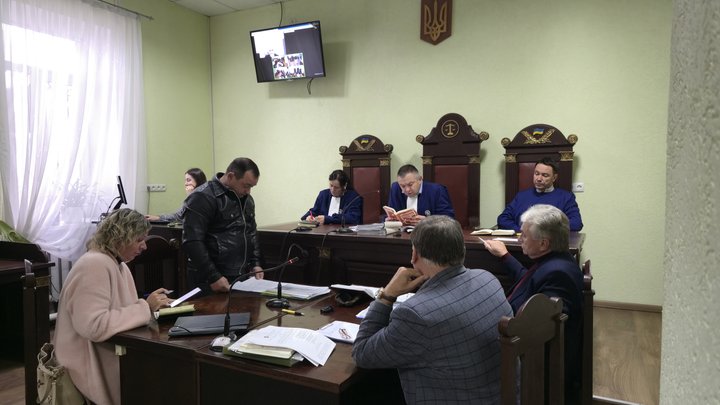 Другий ліворуч — другий потерпілий у справі про катування у Верховинському районному ТЦК та СП Леонід Бойчук, Коломия, 19 жовтня 2026 року. Суспільне Івано-Франківськ/Ольга Манзуля