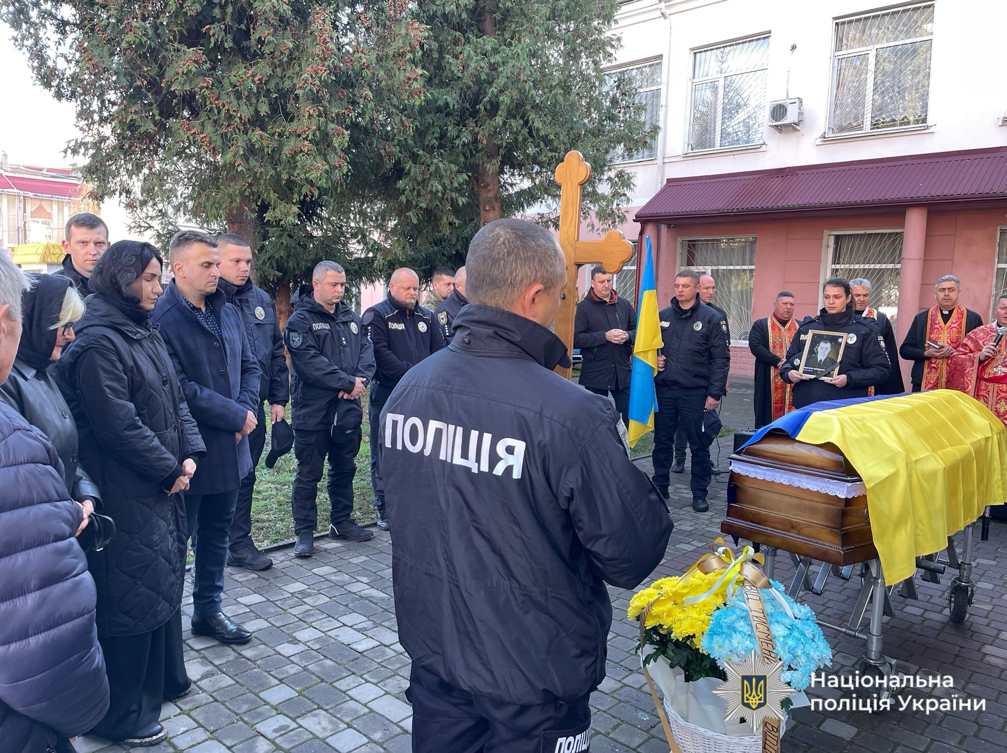 Фото з місця прощання