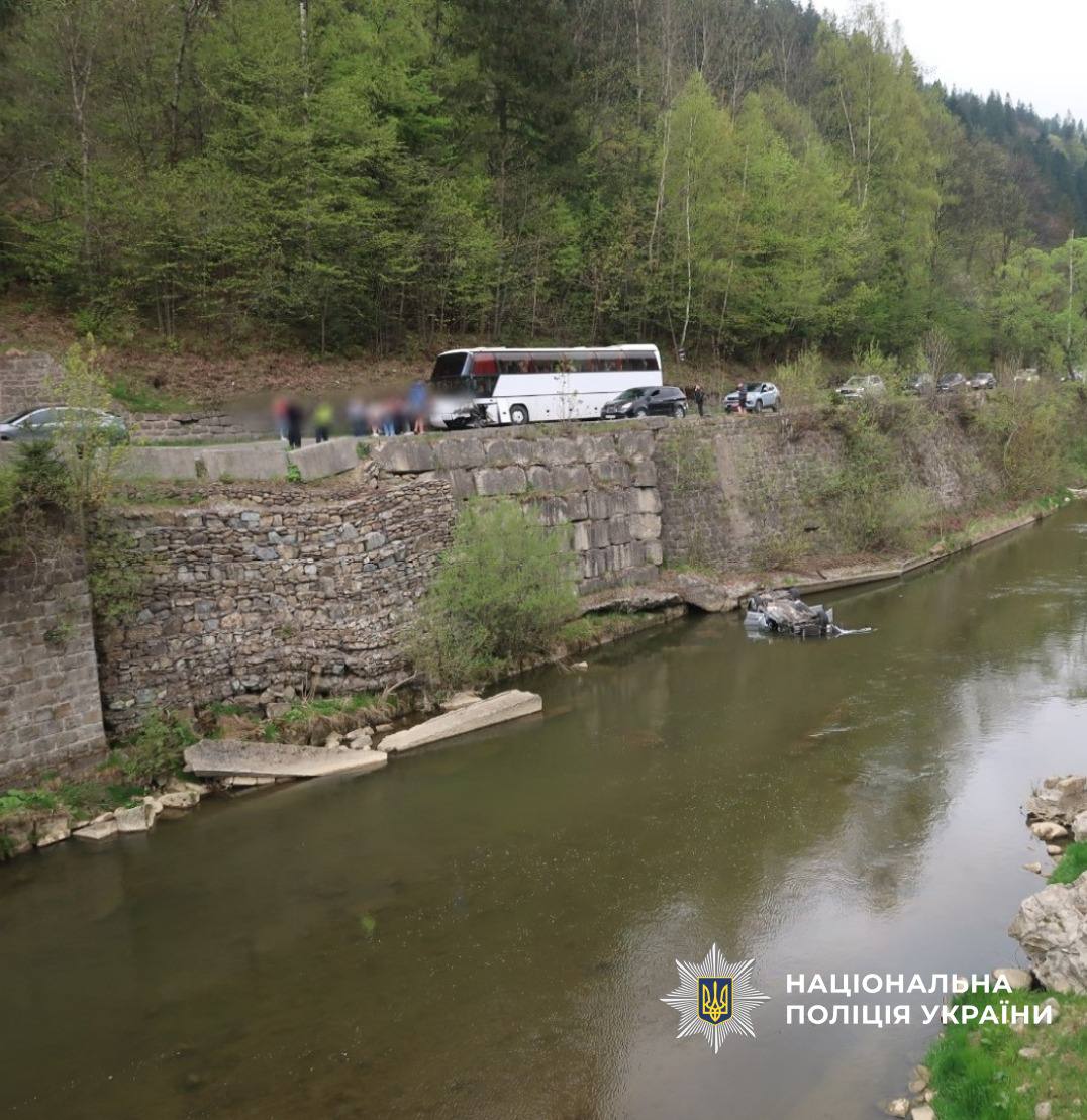 фото: з місця аварії